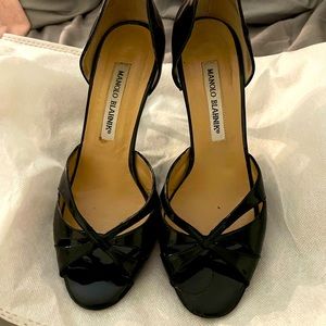 Black patent Manolo Blahnik d’orsay pumps